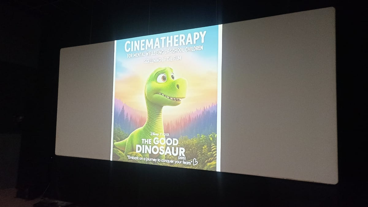 பள்ளி மாணவர்களின் மனநலனுக்கு உதவுமா சினிமா தெரபி? 