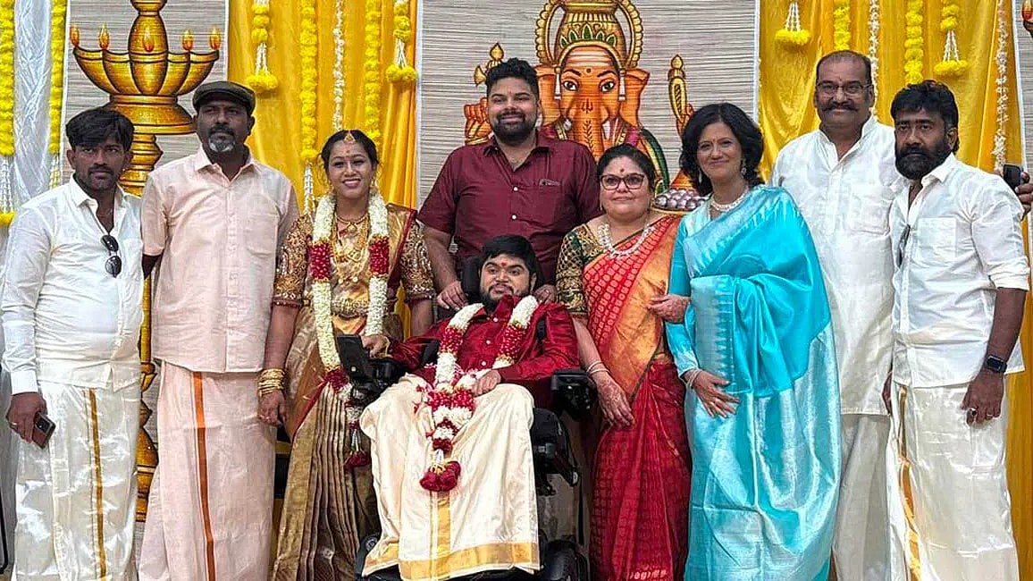 Nepoleon: `தனுஷ் - அக்‌ஷயா' - அமெரிக்க முறைப்படி மகனுக்கு திருமணத்தை நடத்திய நெப்போலியன்