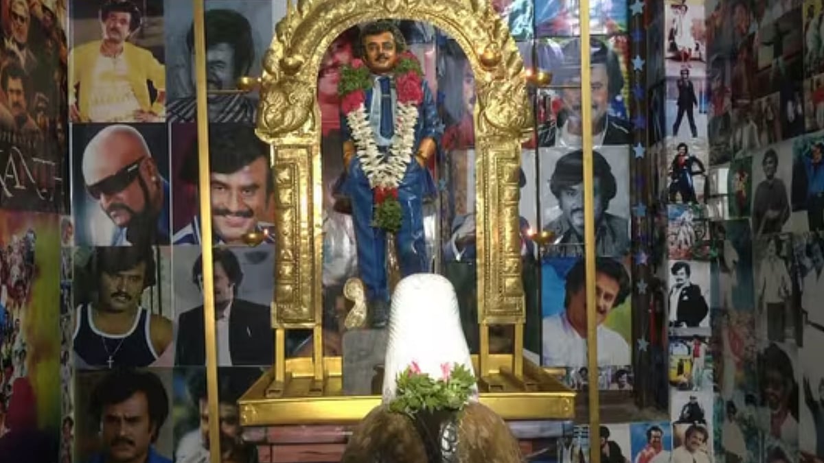 Rajinikanth: `சினிமாவில் 50 ஆண்டுகள் நிறைவு' - மதுரையில் 5500 படங்களுடன் ரசிகர் கொண்டாட்டம்