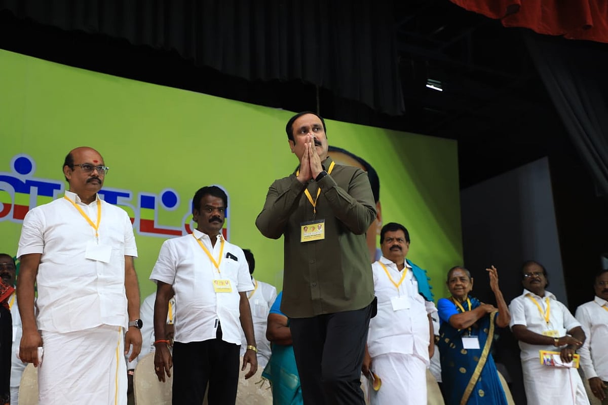PMK: அன்புமணி தலைமையில் பாமக பொதுக்குழுக் கூட்டம்! மகாபலிபுரத்தில் கூடிய கூட்டம் | Photo Album