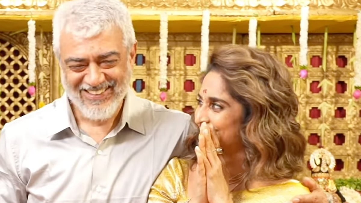 அஜித் காலில் விழுந்த ஷாலினி: ``வீட்டுல போய் நான் விழணும்'' - நட்சத்திர தம்பதியின் க்யூட் மொமண்ட்!