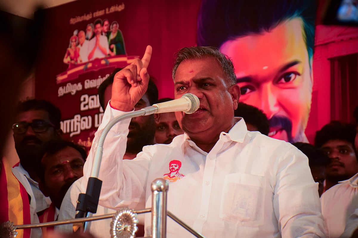 ``வயது முதிர்வால் அல்ல; துறை உச்சத்தில் இருந்து அரசியலுக்கு வந்துள்ளார் விஜய்'' - TVK ஆனந்த்