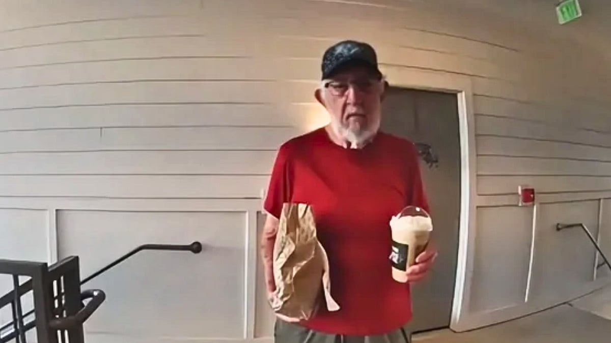 உணவு டெலிவரி செய்த முதியவருக்காக 9 லட்சம் நிதி திரட்டி கொடுத்த பெண் - ஒரு நெகிழ்ச்சி சம்பவம்!