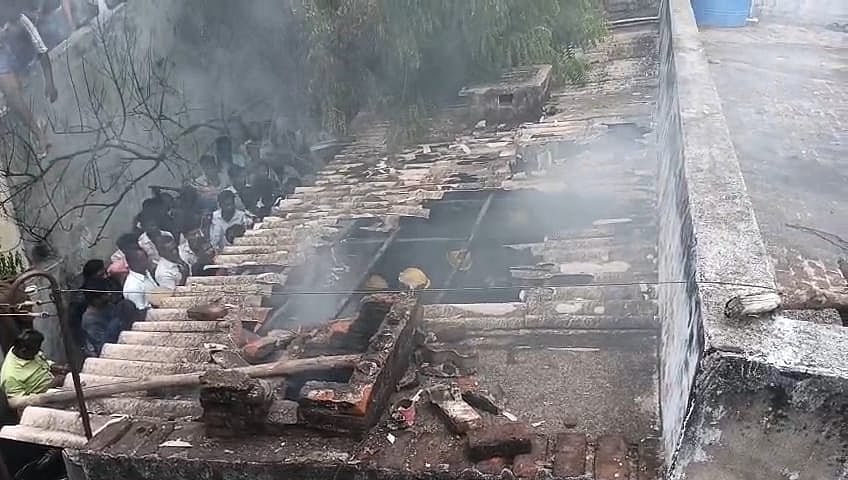 விருதுநகர்: ``சட்டவிரோதமாக பட்டாசு தயாரிப்பவர்கள் இனி வீட்டில் தூங்க முடியாது'' - எஸ்பி எச்சரிக்கை