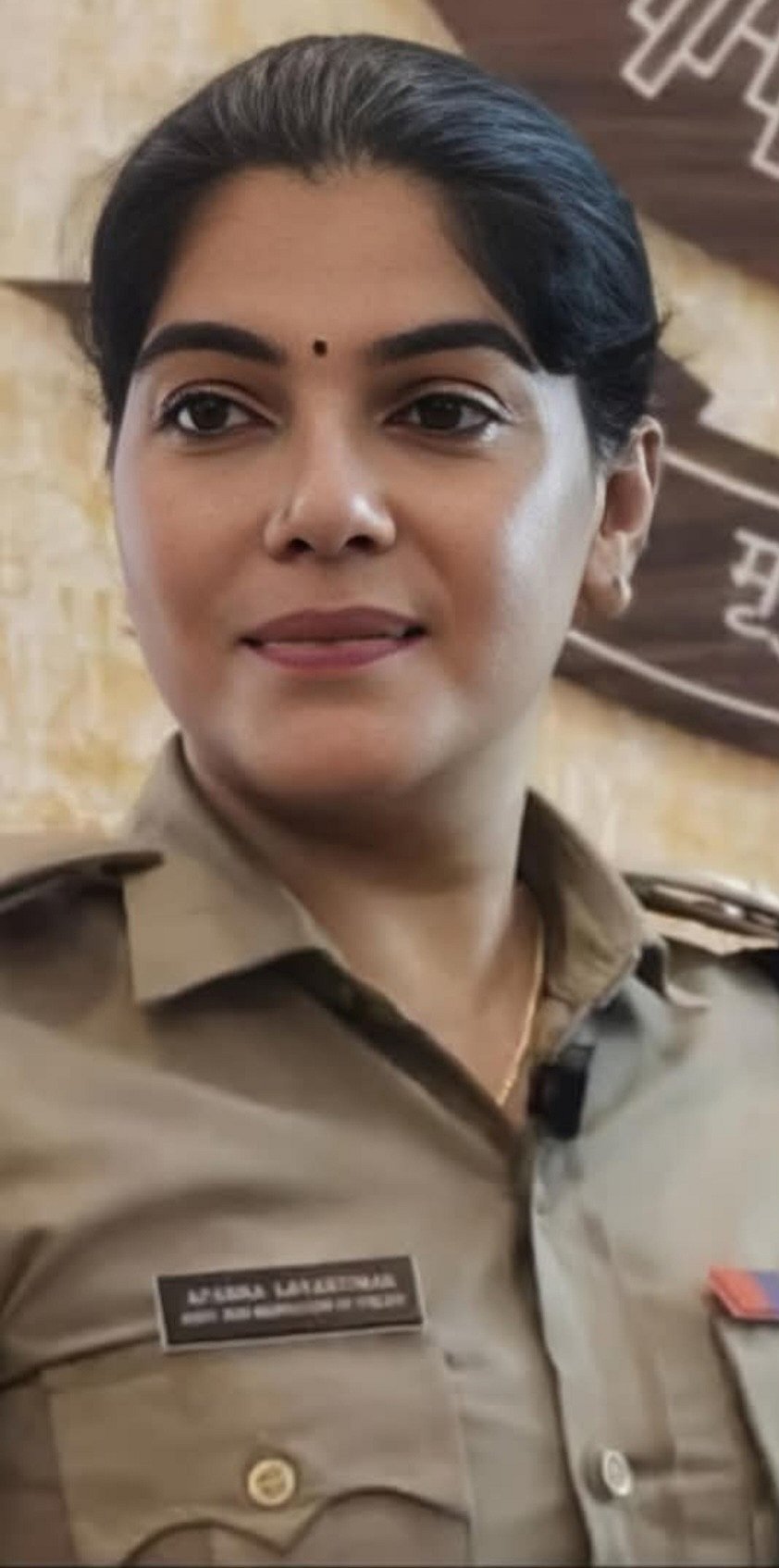 நோயாளியுடன் டிராபிக்கில் சிக்கிய ஆம்புலன்ஸ்; ஓடி ஓடி உதவிய போலீஸ்; வைரல் வீடியோவின் பின்னணி என்ன?