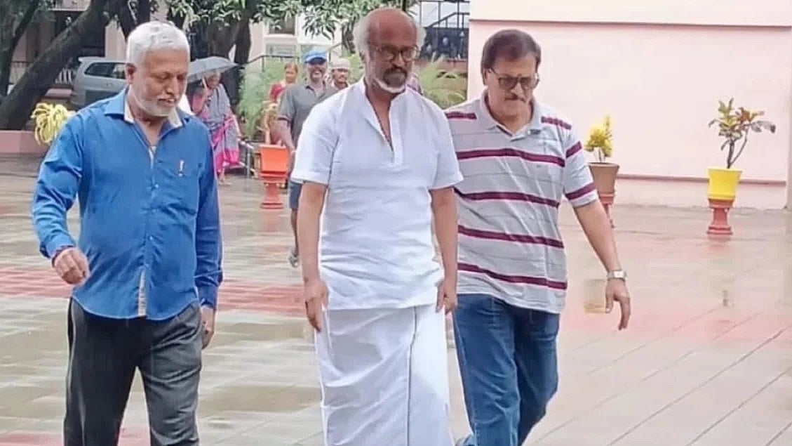 Coolie: எங்கும்  'கூலி' ரிலீஸ் கொண்டாட்டம்!; கேஸுவலாக பெங்களூரு ரோடு டிரிப் போன ரஜினி!