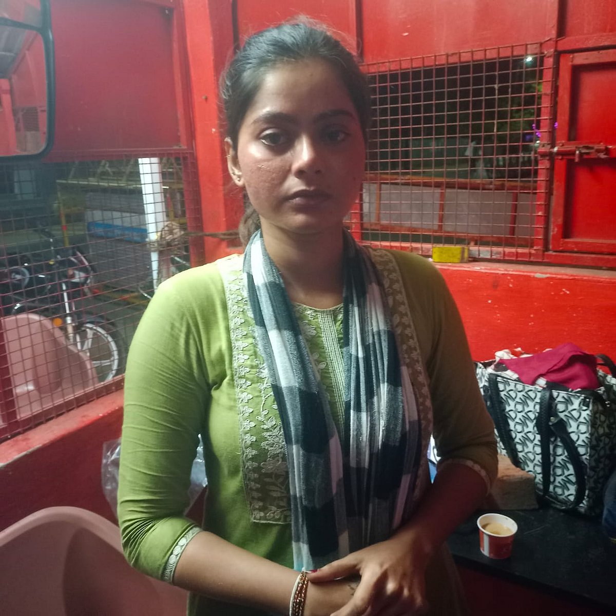 தனுஷ்கோடி: இந்திய விசா மறுப்பு; காதலனுக்காகச் சட்டவிரோதமாக படகில் வந்த இலங்கை பெண்; போலீஸ் விசாரணை