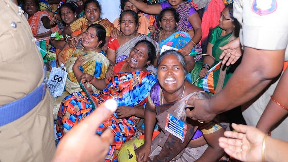 ``பெரியார் வழி ஆட்சியில், போராடும் பெண்கள் தூக்கி எறியப்படுகிறார்கள்'' - TVK ஆதவ் அர்ஜுனா கண்டனம்