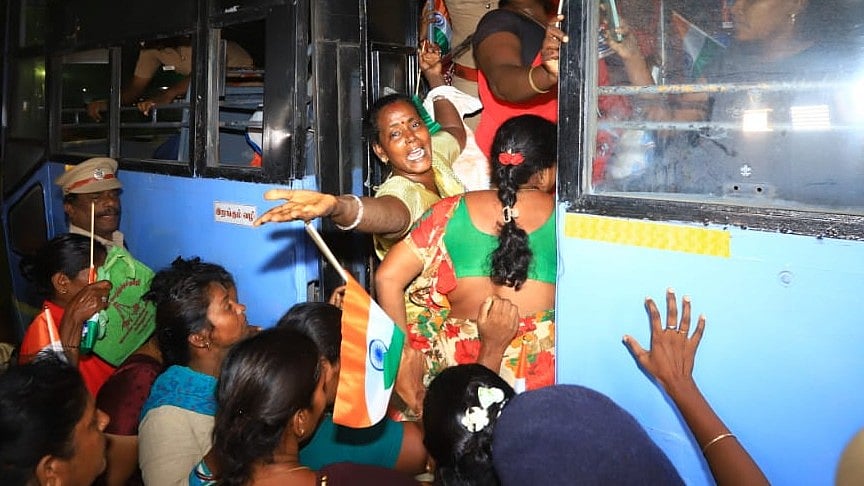 ``வாக்குறுதி தந்தவர் தியேட்டரில்; மக்கள் நடுரோட்டில்'' - தூய்மைப் பணியாளர்கள் கைதுக்கு ADMK கண்டனம்