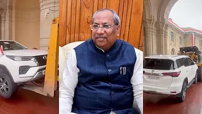 உ.பி: சட்டமன்ற வளாகத்தில் இடையூறாக நின்ற அமைச்சர் கார் - கிரேன் மூலம் அப்புறப்படுத்திய போலீஸார்!