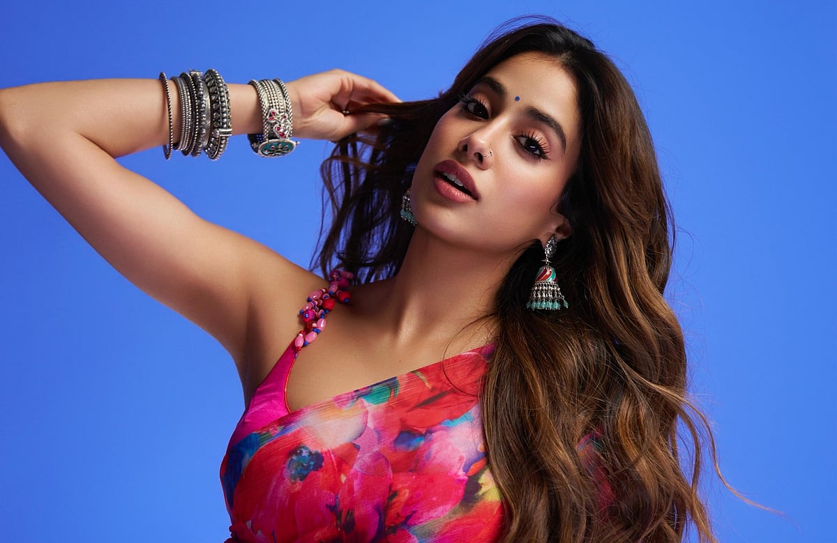 Mollywood: `ஏன் மலையாளத்தில் நடிகைகள் இல்லையா?'- நடிகை ஜான்வி கபூருக்கு எதிராக கொதித்த மலையாள நடிகை!