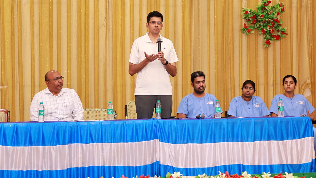 காவல்துறை பணியாளர்களுக்கு உயிர்காக்கும் செயல்முறைகள் பயிற்சி வழங்கிய மீனாட்சி மிஷன் மருத்துவமனை