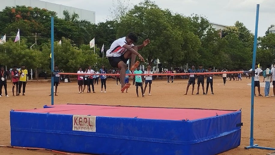 திண்டுக்கல்: 31-வது செவிலியர் மாணவர் சங்க மாநாடு; விளையாட்டுப் போட்டிகளுடன் கோலாகலம் | Photo Album