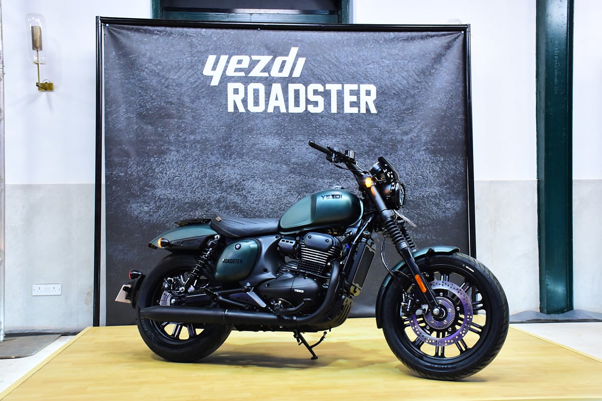 Yezdi ROADSTER: `அரங்கம் அதிர விசிலு பறக்கவே!' - அசத்தலான நியூ லுக் | Photo Album