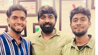 'அதிகமா உதவறவுங்க 'அங்க'தான் இருக்காங்க'- டிரை சைக்கிளில் இந்தியப் பயணம் செய்த யூடியூபர்ஸ் பகிர்வு