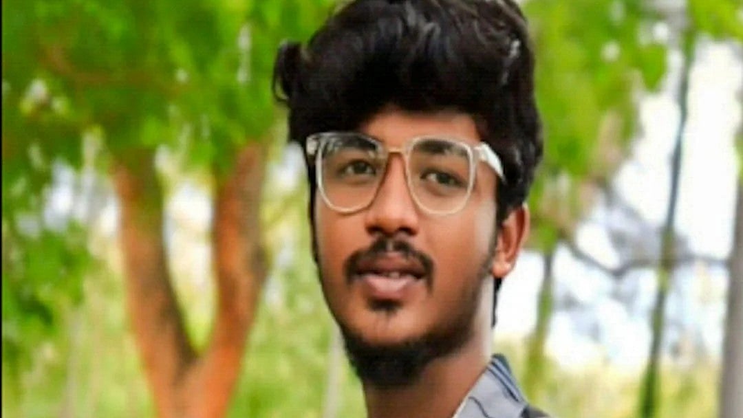 விருதுநகர்: தவெக மாநாட்டுக்கு பேனர் வைத்த கல்லூரி மாணவர்; மின்சாரம் தாக்கி உயிரிழந்த சோகம்