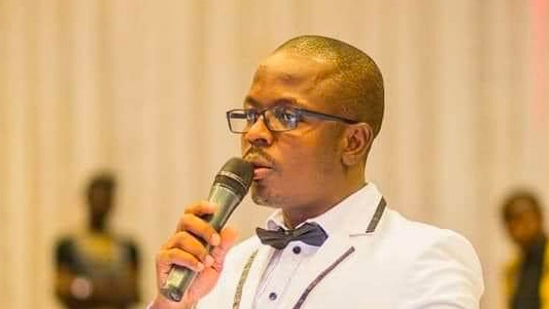 யூடியூபரின் இறப்புக்கு நீதிகேட்டு போராடும் மேற்கு ஆப்பிரிக்க நாடு - யார் இவர், என்ன காரணம்?