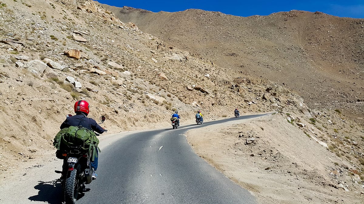 பயணத்தின் நடுவில் ஒரு திடீர் முடிவு - பிரிதலின் வலியை உணர்த்திய லடாக் |திசையெல்லாம் பனி - 11