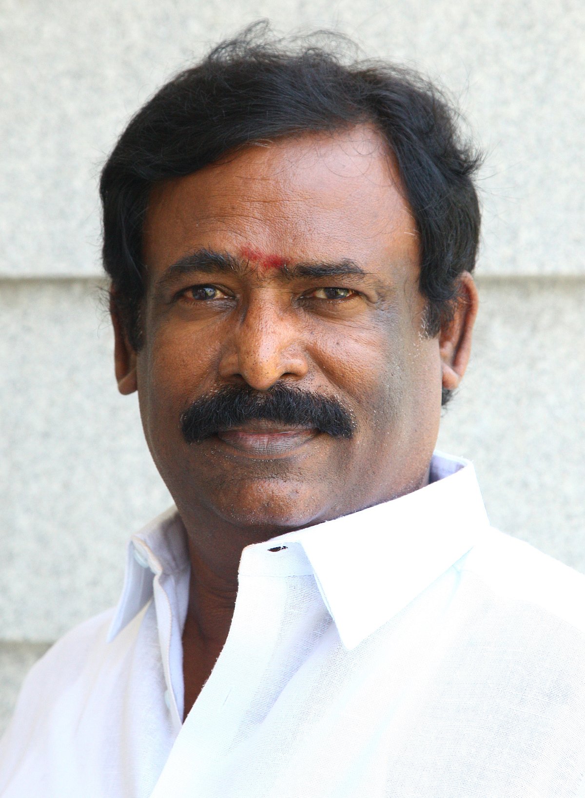 புதுச்சேரி: `அபகரிப்பு’ புகாரில் திமுக அவைத்தலைவர் சிவக்குமார்; களமிறங்கிய கவர்னர்; பின்னணி என்ன?