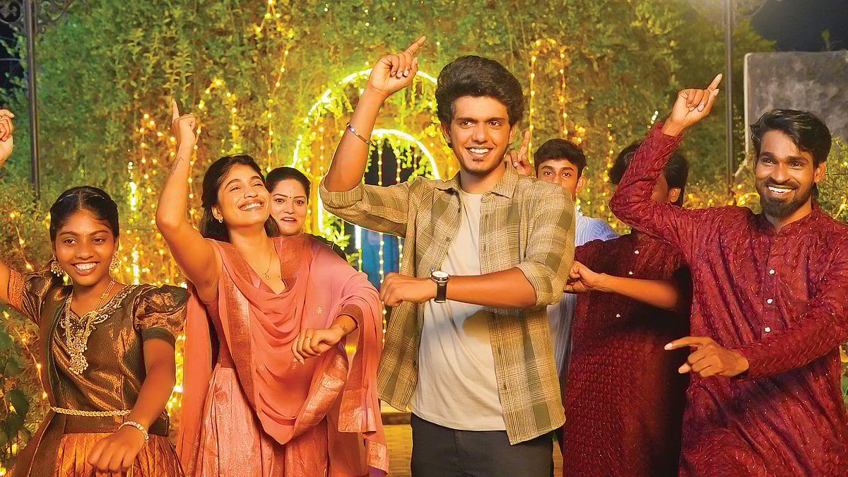 காந்தி கண்ணாடி விமர்சனம்: இருவேறு மனிதர்களை அலசும் அகக்கண்ணாடி; நாயகனாக ஸ்கோர் செய்கிறாரா பாலா?