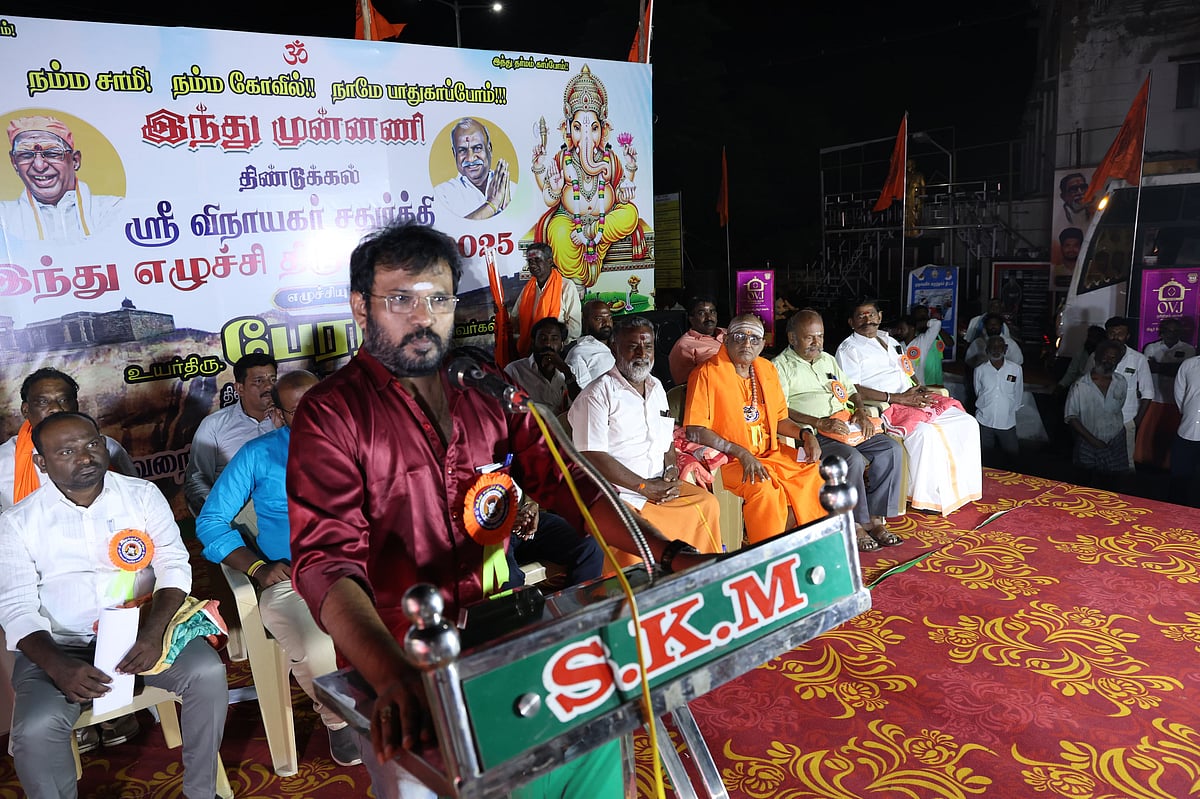 திண்டுக்கல்: `விஜய் கூத்தாடி என்றால் உதயநிதியும் கூத்தாடி தான்!' - இயக்குநர் பேரரசு