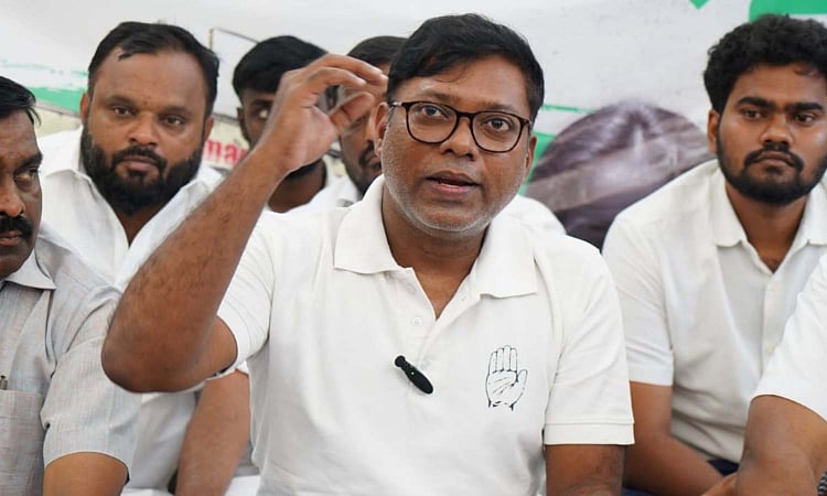 'தமிழகத்துக்கு கல்வி நிதி வழங்க வேண்டும்!' - 2வது நாளாக உண்ணாவிரதம் இருக்கும் சசிகாந்த் செந்தில் 