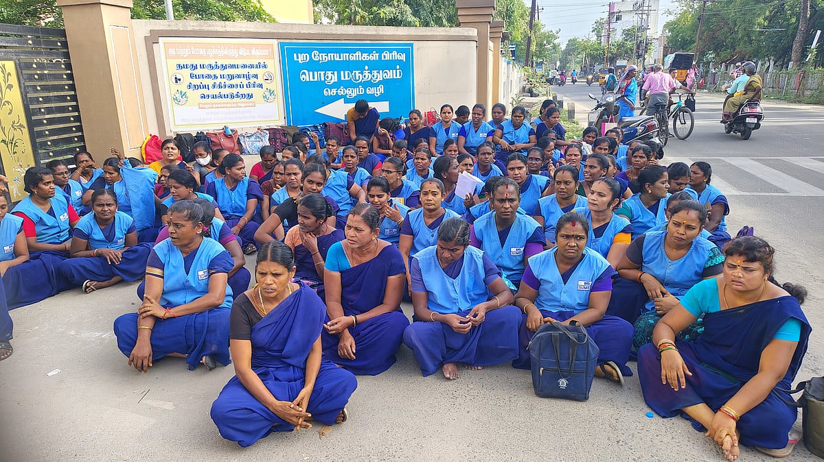 விருதுநகர்: `ஊதிய உயர்வு; பணிச்சுமை'- அரசு மருத்துவமனையில் ஒப்பந்த ஊழியர்கள் வேலைப் புறக்கணிப்பு