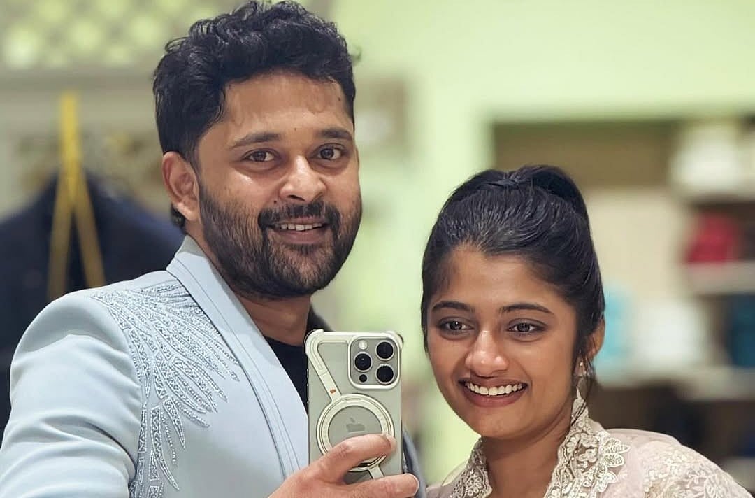 `We are engaged’ - புகைப்படத்தைப் பகிர்ந்து நிச்சயதார்தத்த்தை அறிவித்த பிக்பாஸ் செலிபிரட்டிஸ்