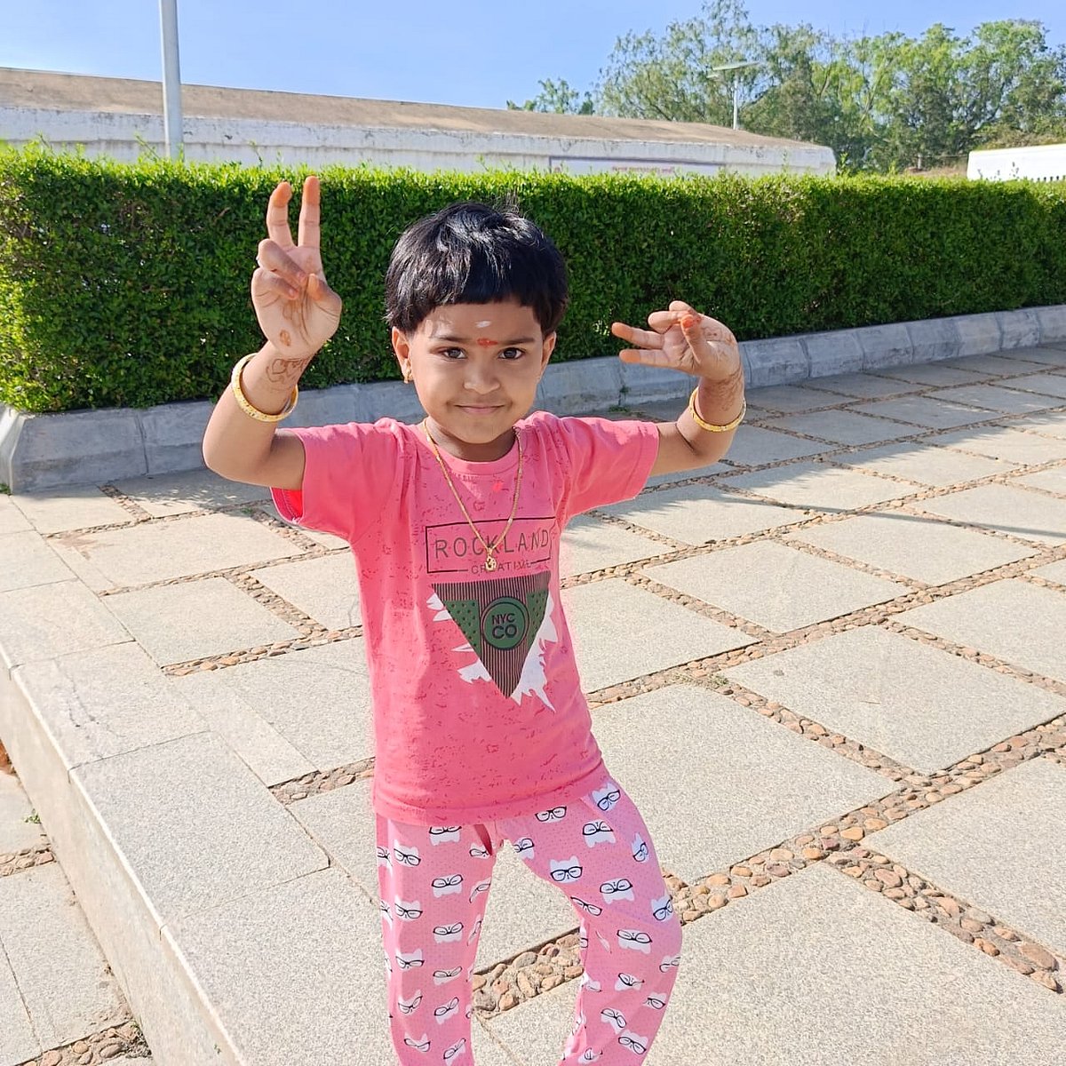 கரூர்: மூளைச்சாவு அடைந்த சிறுமி; உறுப்பு தானம் செய்து 5 பேரின் உயிரைக் காத்த பெற்றோர்; என்ன நடந்தது?