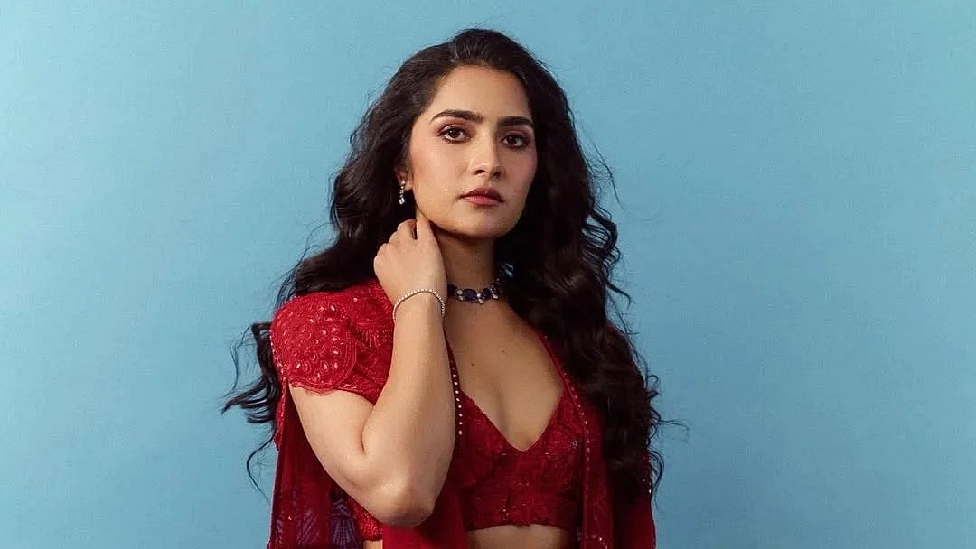 Madharaasi: `மதராஸி' நடிகை ருக்மணி வசந்த் லேட்டஸ்ட் க்ளிக்ஸ்! | Photo Album