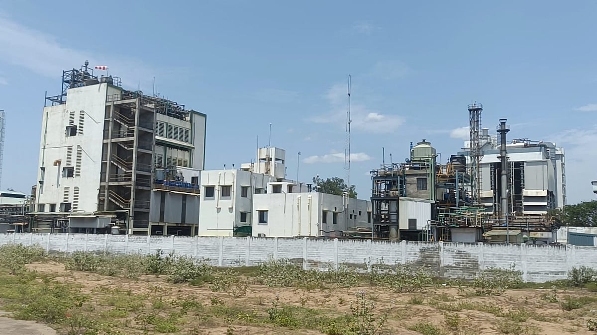 கடலூர்: `கிரிம்சன் ஆர்கானிக்’ தொழிற்சாலையில் கசிந்த ரசாயன புகை! -அடுத்தடுத்து மயங்கி விழுந்த மக்கள்
