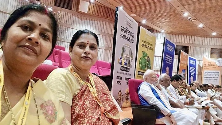 பா.ஜ.க. எம்.பி.க்கள் கூட்டத்தில் கடைசி வரிசையில் அமர்ந்த பிரதமர் நரேந்திர மோடி