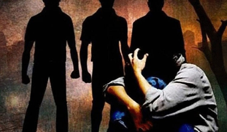 தூத்துக்குடி: கணவர் கண் முன்னே மனைவி மீது கூட்டு பாலியல் வன்கொடுமை; சிறுவர்கள் உள்பட 3 பேர் கைது