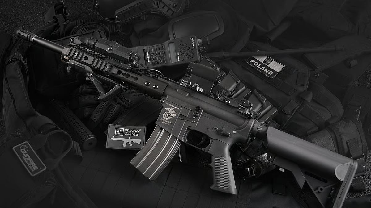 போலி ஐ.டி கார்டு, சீருடையில் சென்று மும்பை கடற்படையில் துப்பாக்கியைத் திருடிய நபர் - என்ன நடந்தது?