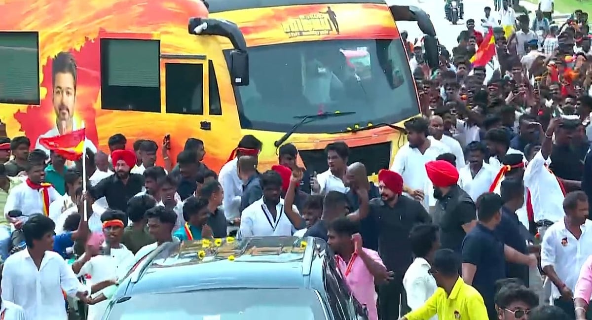 TVK: திருச்சி வந்த தவெக தலைவர்; பிரசார களத்துக்கு செல்வதில் சிக்கல்! - என்ன நடக்கிறது?