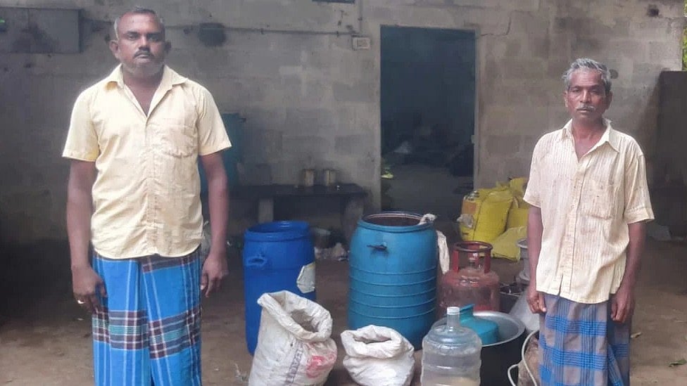 ஈரோடு: கள்ளச்சாராயம் காய்ச்சி விற்பனை; திமுக கவுன்சிலர் உள்பட இருவர் கைது - நடந்தது என்ன?