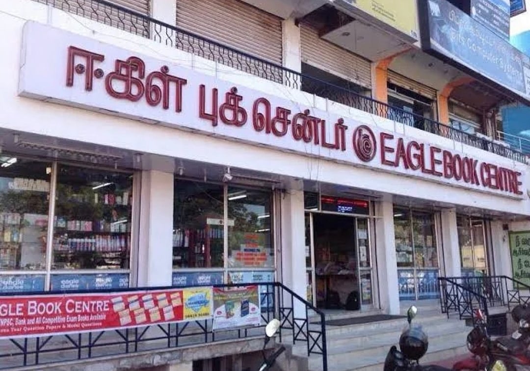 ''அம்மா செயினை அடகுவெச்சு ஆரம்பிச்சோம்'': நான்கு தலைமுறைகளாக வாசகர்களை ஈர்க்கும் நெல்லை புத்தகக்கடை