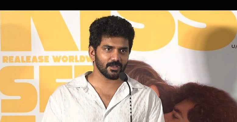 Kiss: ``இந்தப் படத்தோட டைட்டில் பார்த்ததும் ஒருமாதிரி இருக்கும்; ஆனால்