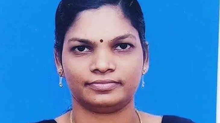 திருமணம் செய்வதாக நகை, பணம் வாங்கி அதிகாரி ஏமாற்றிவிட்டார்: வேலை கேட்டு மனு அளித்த கைம்பெண் தற்கொலை!