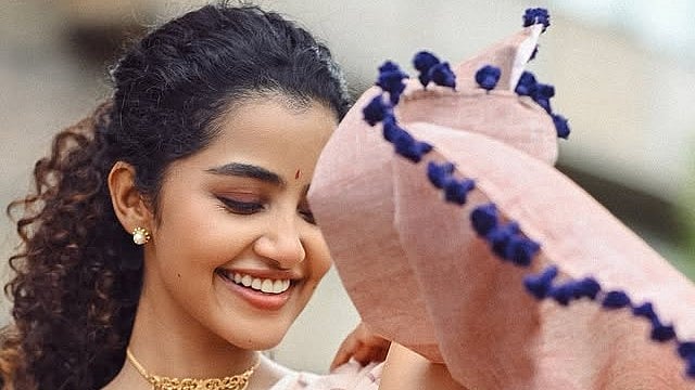 Anupama parameswaran: `அழகே அழகே பேரழகே' - அனுபமா பரமேஸ்வரனின் லேட்டஸ்ட் கிளிக்ஸ் | Photo Album