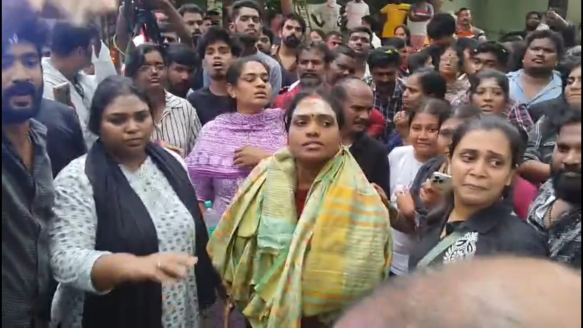 Robo Shankar: கணவரின் இறுதி ஊர்வலத்தில் நடனமாடிய மனைவி; வளசரவாக்கத்தில் ரோபோ சங்கர் உடல் தகனம்!