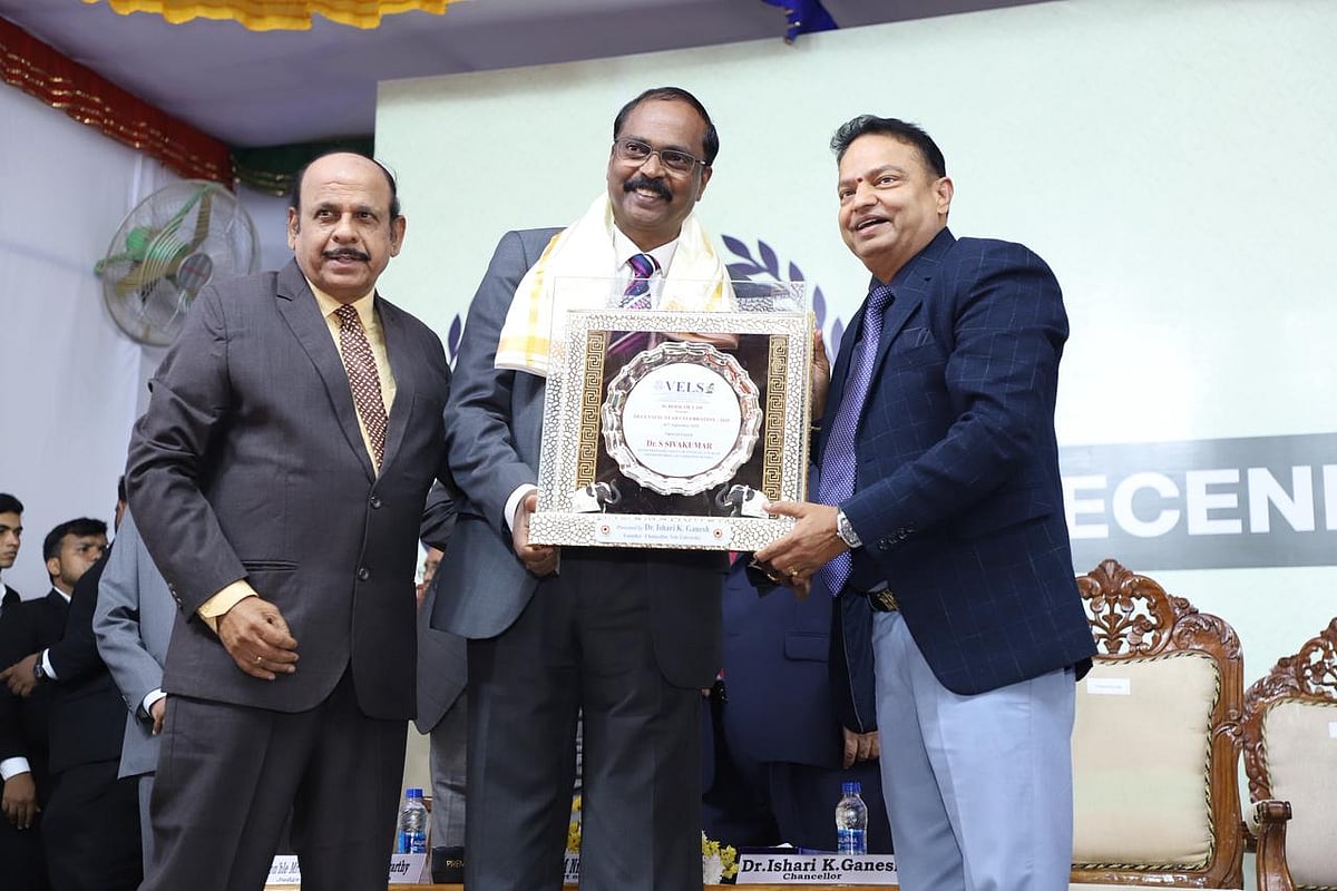 Vels: சட்டப் பள்ளியின் 10-ம் ஆண்டு  நிறைவு விழாவை வெகு விமரிசையாக கொண்டாடிய வேல்ஸ் பல்கலைக்கழகம்!