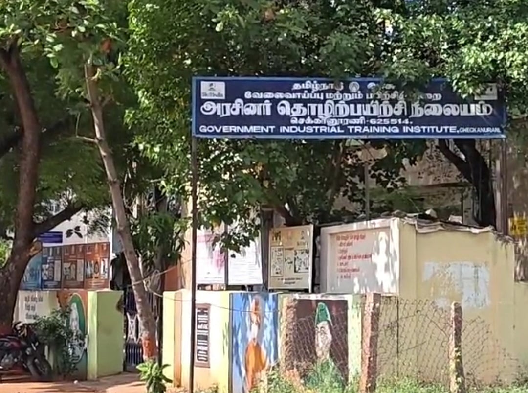 அரசு விடுதியில் மாணவரை நிர்வாணப்படுத்தி தாக்குதல்; வைரலான வீடியோவால் பரபரப்பு