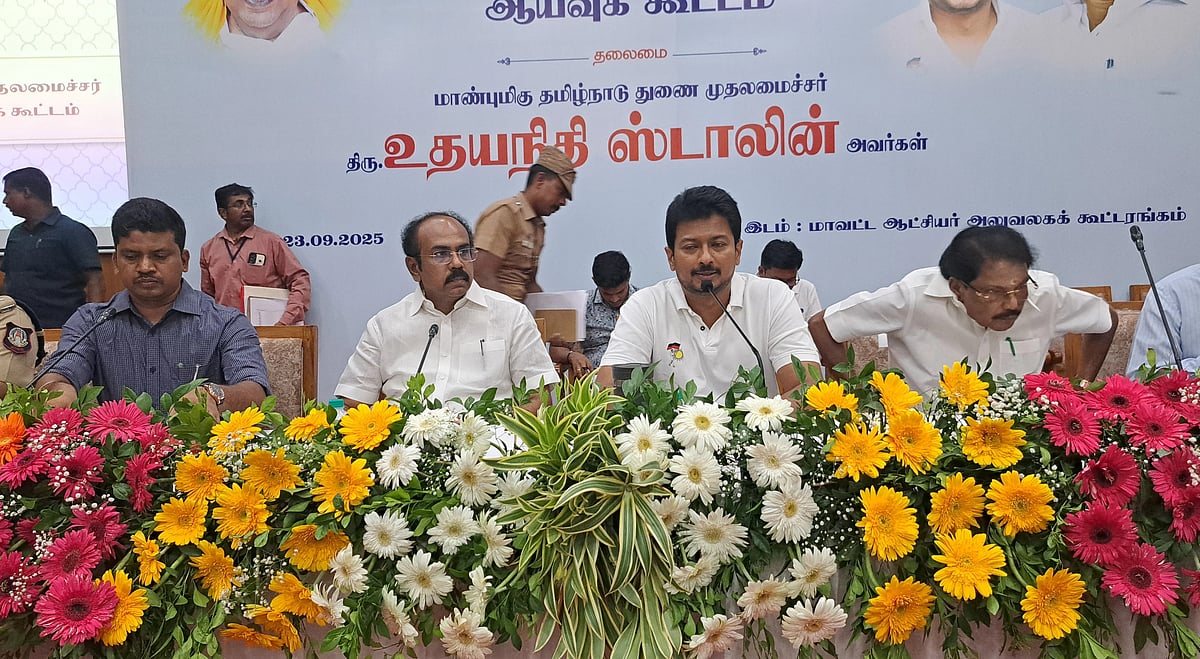 விருதுநகர்: துணை முதல்வர் ஆய்வுக் கூட்டத்தில் திமுக நிர்வாகிகள்; முகம் சுளித்த  அதிகாரிகள்