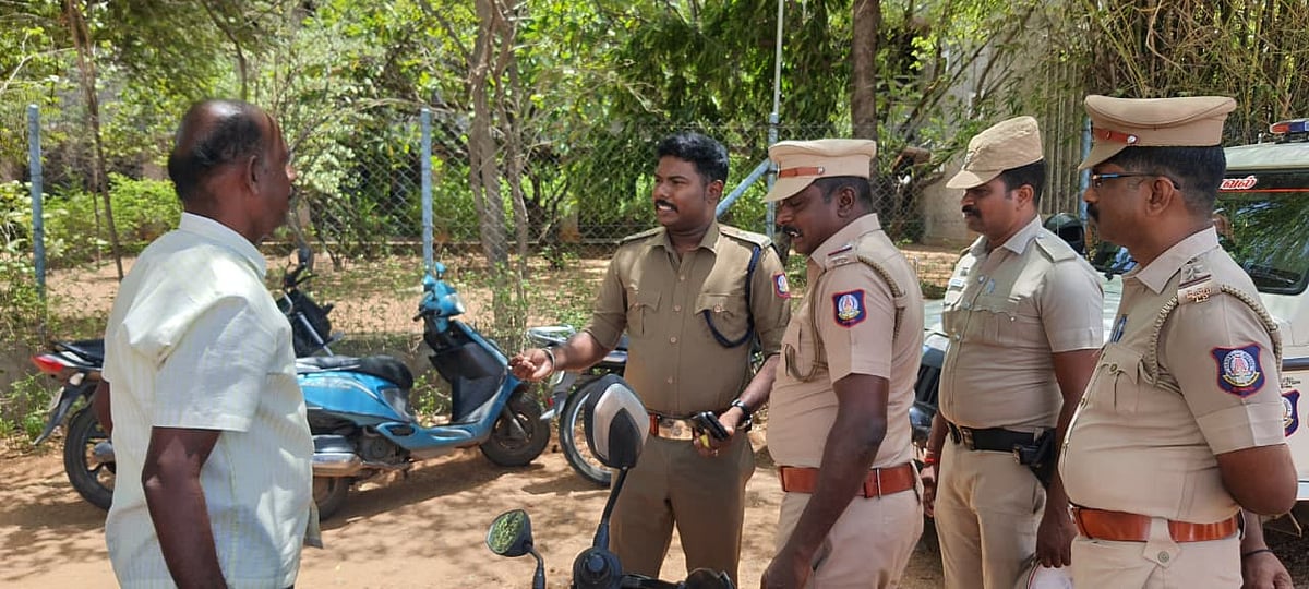 விவசாய நிலங்களில் பயிர் சேதம்; ஆதாரம் கேட்டதால் காட்டுப்பன்றியுடன் ஆட்சியரை சந்திக்க வந்த விவசாயிகள்