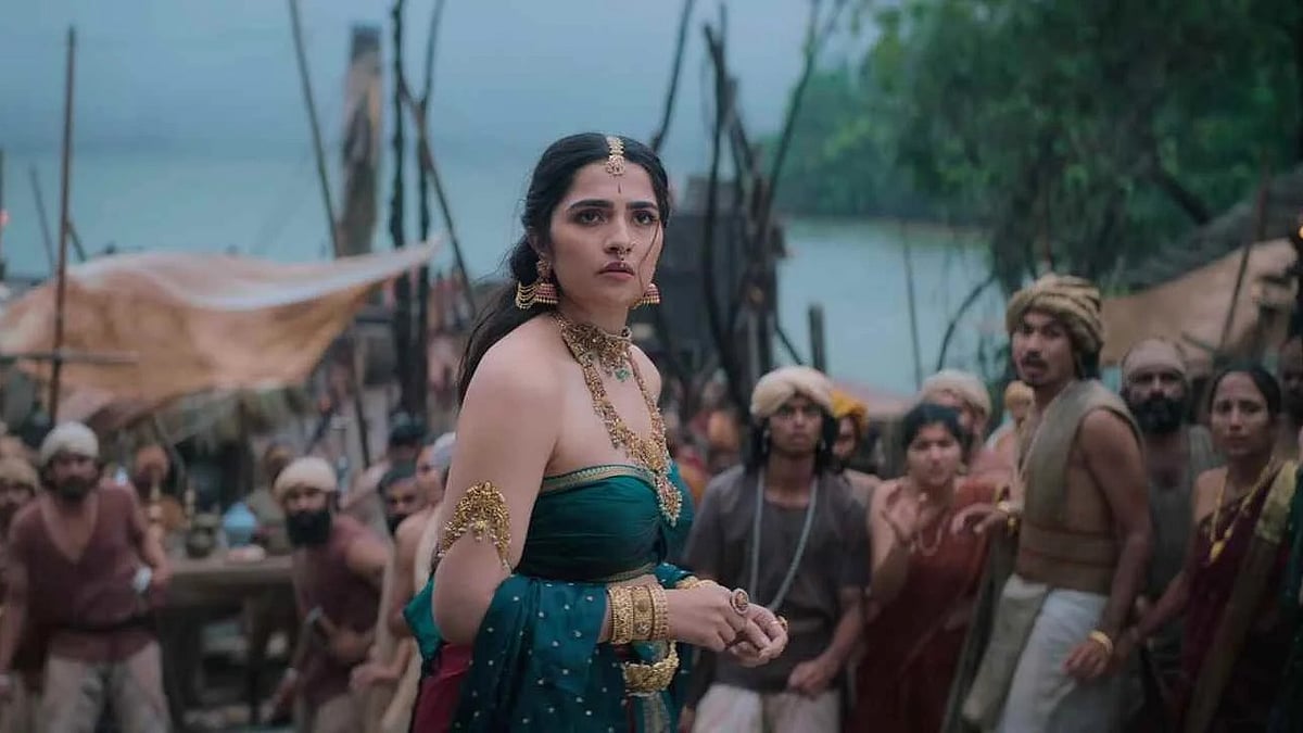 ``ஜூனியர் என்.டி.ஆர் அளவுக்கு இல்லையென்றாலும்''- ருக்மிணி வசந்தை அவமதித்தாரா தயாரிப்பாளர்? 