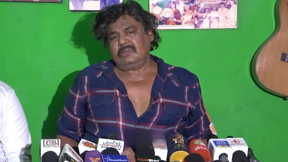 கரூர்: ``ரத்தம் கொதிக்குது, தூக்கமில்லாமல் இருக்கேன்; ஐ சப்போர்ட் விஜய்!