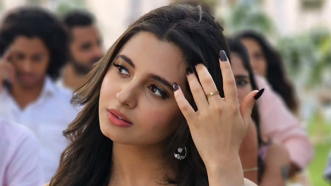 Preethi Asrani: ``அலாரம் உந்தன் love ஆகி போச்சே'' - ப்ரீத்தி அஸ்ராணி | Photo Album