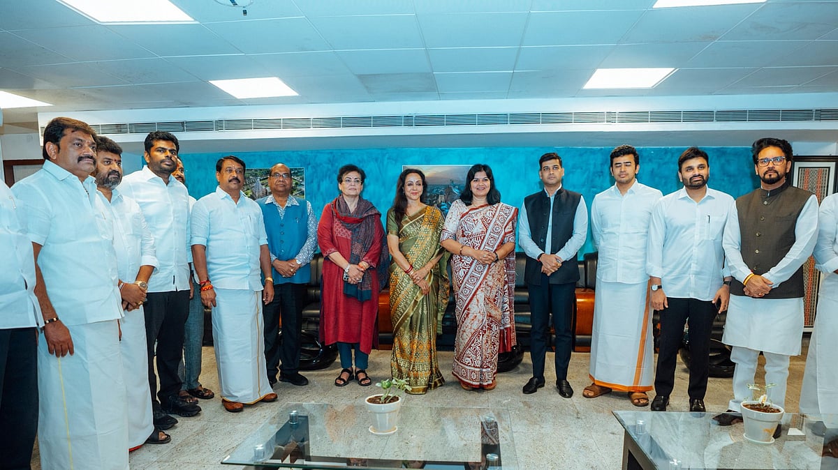 தமிழக வெற்றிக் கழகம் கரூர் சம்பவம் : விசாரிக்க வந்த பாஜக கூட்டணி எம்.பி குழு - விரிவான தகவல்கள் 