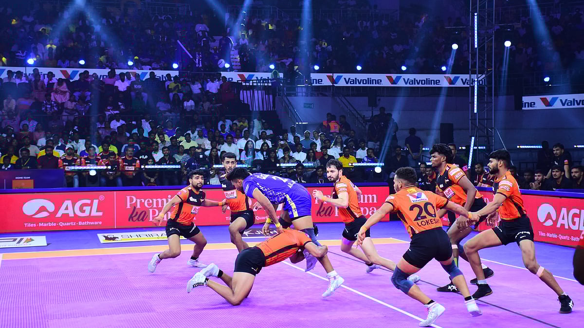 Pro kabaddi: சென்னையில் நடைபெற்ற புரோ கபடி போட்டிகள் ; அசத்திய வீரர்கள்! 